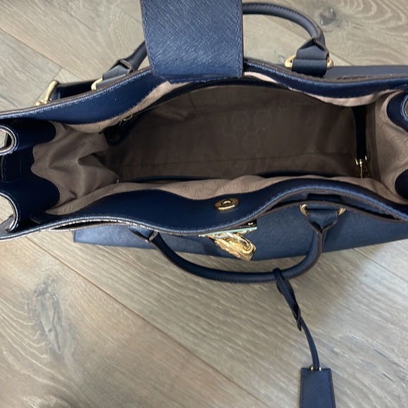 Michael Kors Navy Excellent Cond Large Hamilton Tote/ MK Dust Bag included - Picture 10 of 16